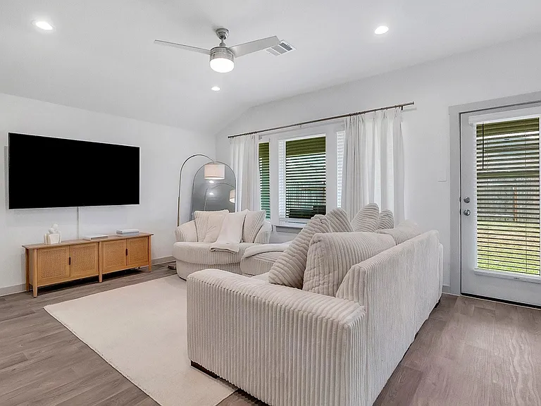 10647 Cascade Creek Dr — Photo 5