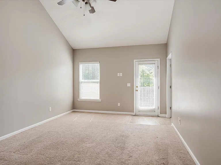 268 Lynbrook Way — Photo 2
