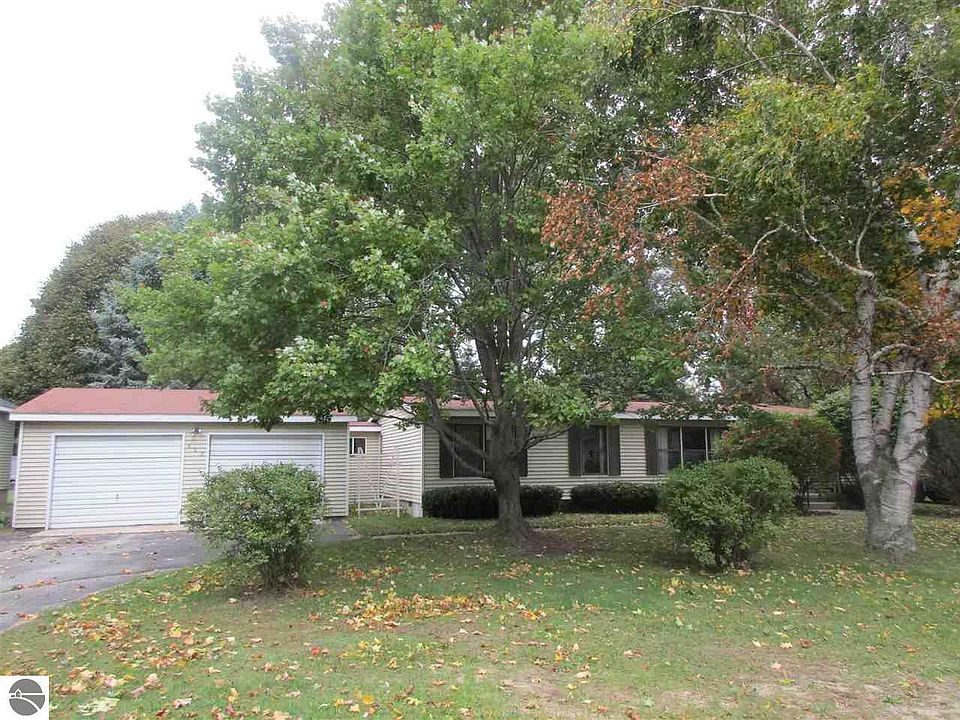1st image of 909 Leelanau Ave