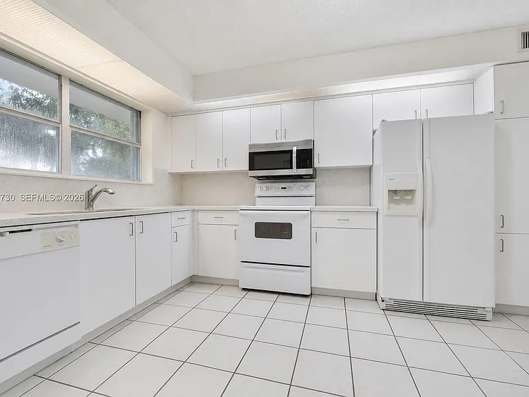 2622 SE 19th Ct #207-B — Photo 5