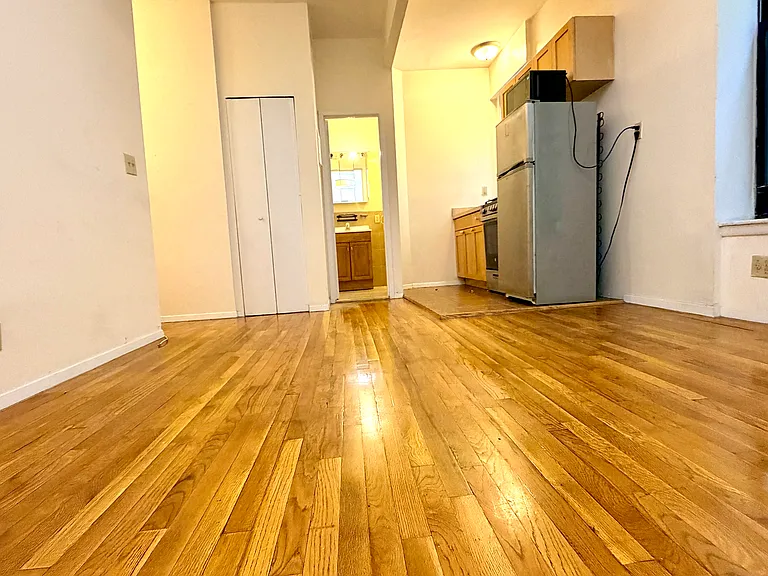 217 E 22nd St #7 — Photo 1