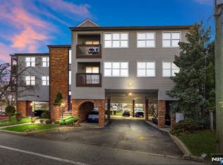 779 Riverside Ave APT 201, Lyndhurst, NJ 07071