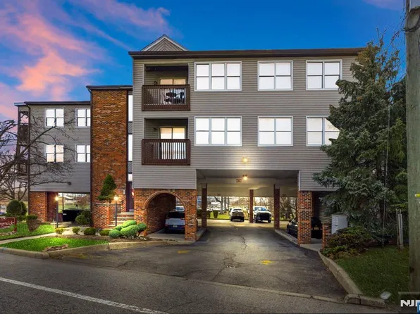 779 Riverside Ave APT 201, Lyndhurst, NJ 07071