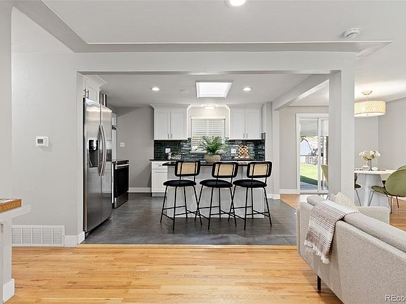 2nd image of 3005 Quay Street