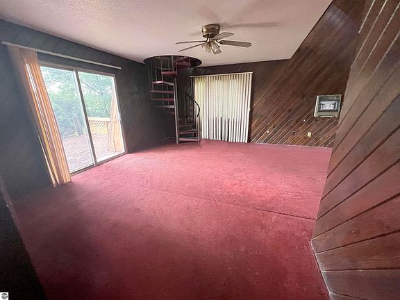 4th image of 2501 Evergreen Rd