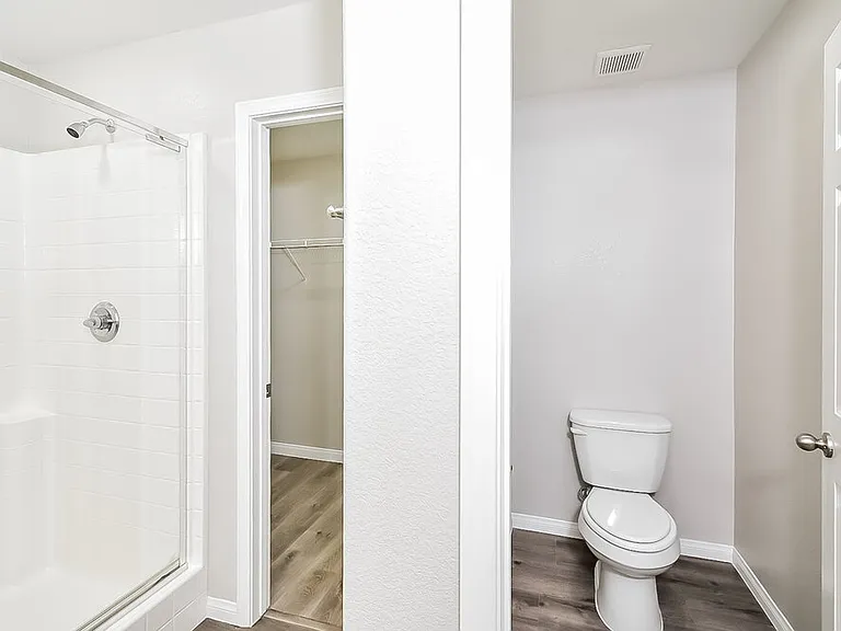 10509 W Gilmore Ave — Photo 16