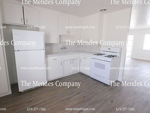 3rd image of 4445 1/2 Menlo Ave