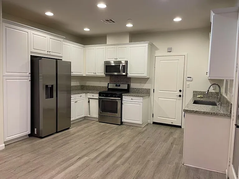 563 S Casita St — Photo 8
