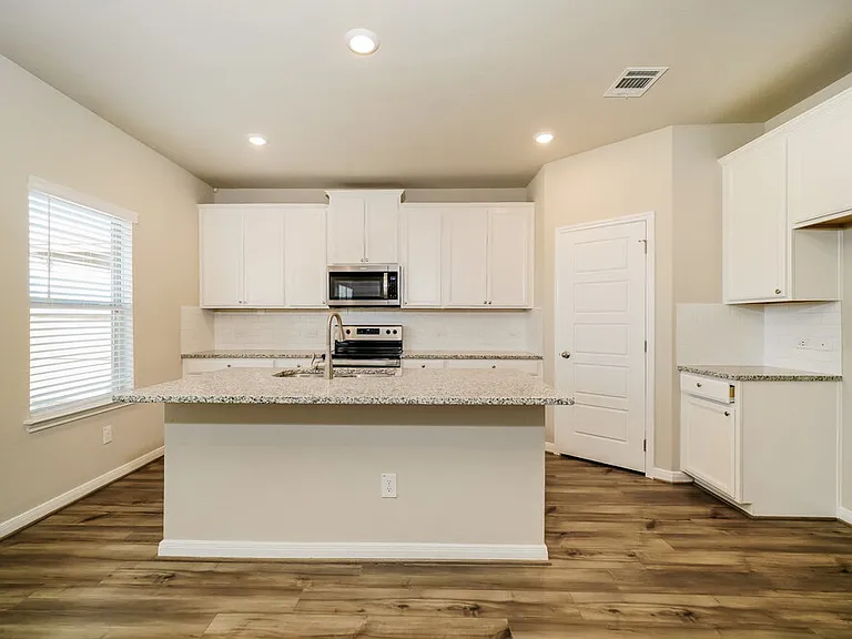 675 Myrtle Path — Photo 8