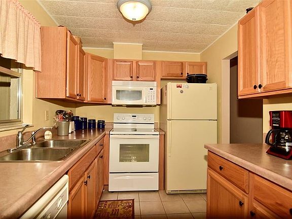5th image of 1906 Canterbury Ln Unit 21