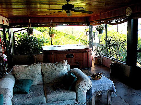 Huge Lanai with Hot Tub