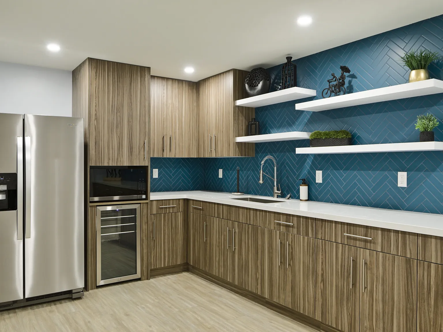 Huntley Apartments — Photo 1