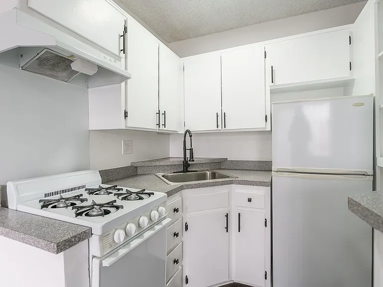 238 South Serrano Ave — Photo 22