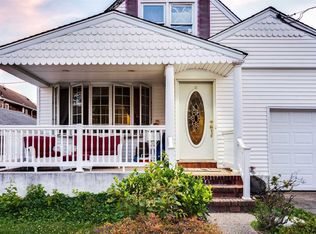 905 N 5th St, New Hyde Park, NY 11040