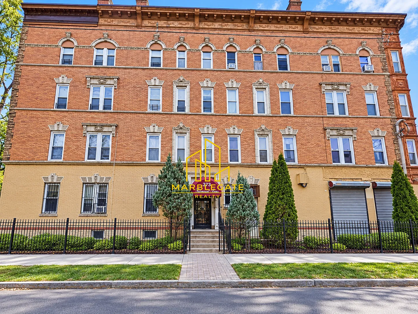 2 bed, 850 sqft, $1,675 — Photo 1