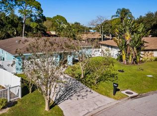 5641 Creekwood Cir, Sarasota, FL 34233