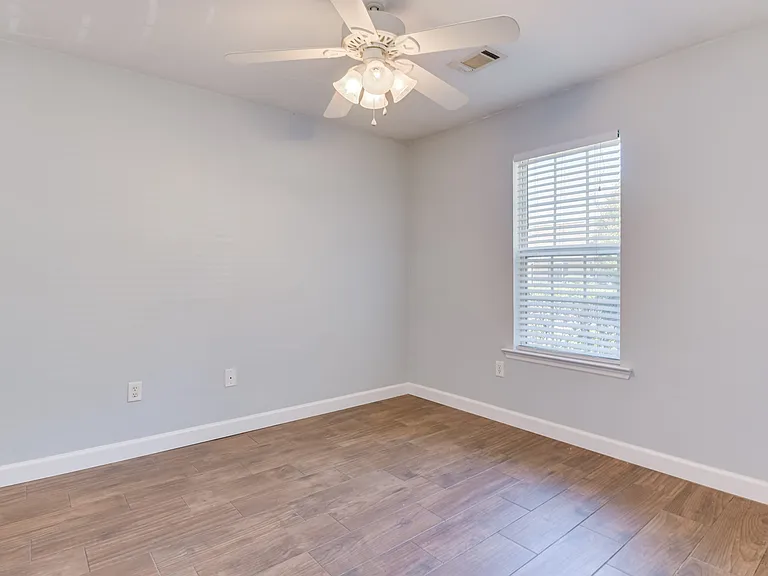 1609 Bradley Way — Photo 17