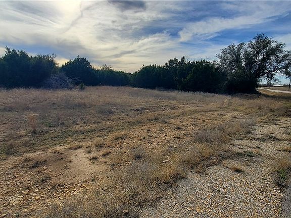 2nd image of 410 King Ranch Trl