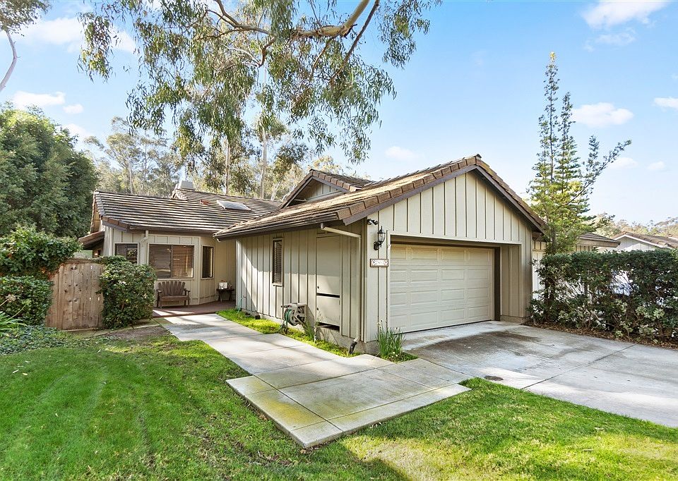 2nd image of 2893 Woodridge Cir