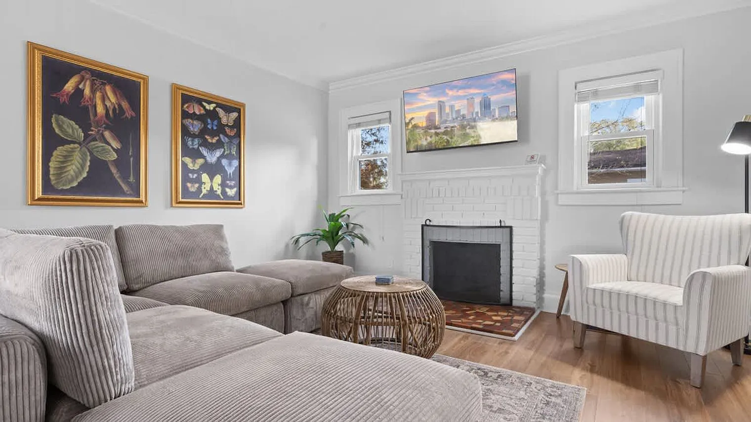 4 bed, 2.0 bath, 2497 sqft, $5,213 — Photo 2
