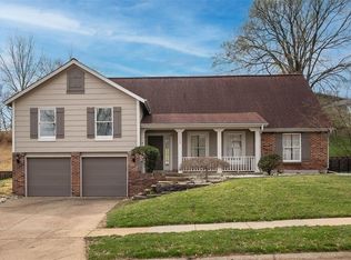 3628 Whispering Ridge Ln, Saint Louis, MO 63129