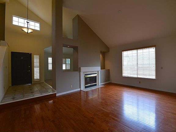 5th image of 2487 Cove Pl