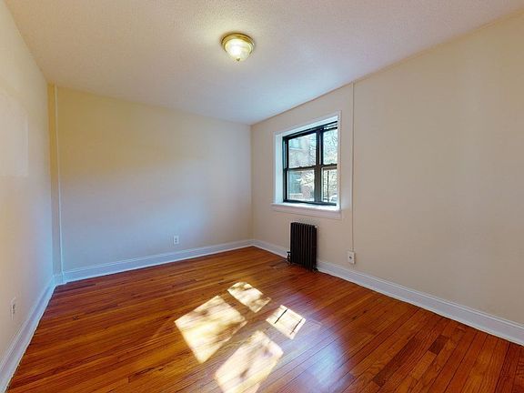 3rd image of 20-32 24th St #2A
