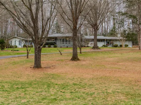 448 Country Club Rd, Wilkesboro, NC 28697