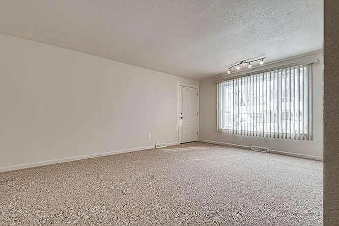 3 bed, 1.5 bath, 1300 sqft, $2,850 — Photo 2