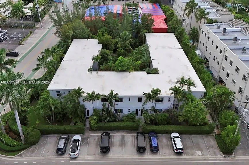 Anthony Gardens Condo — Photo 1