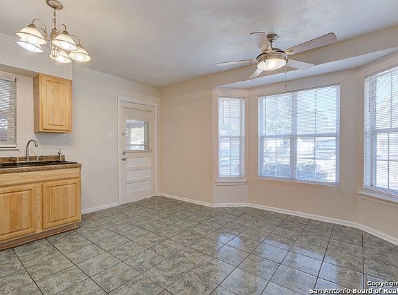 4th image of 222 Adrian Dr