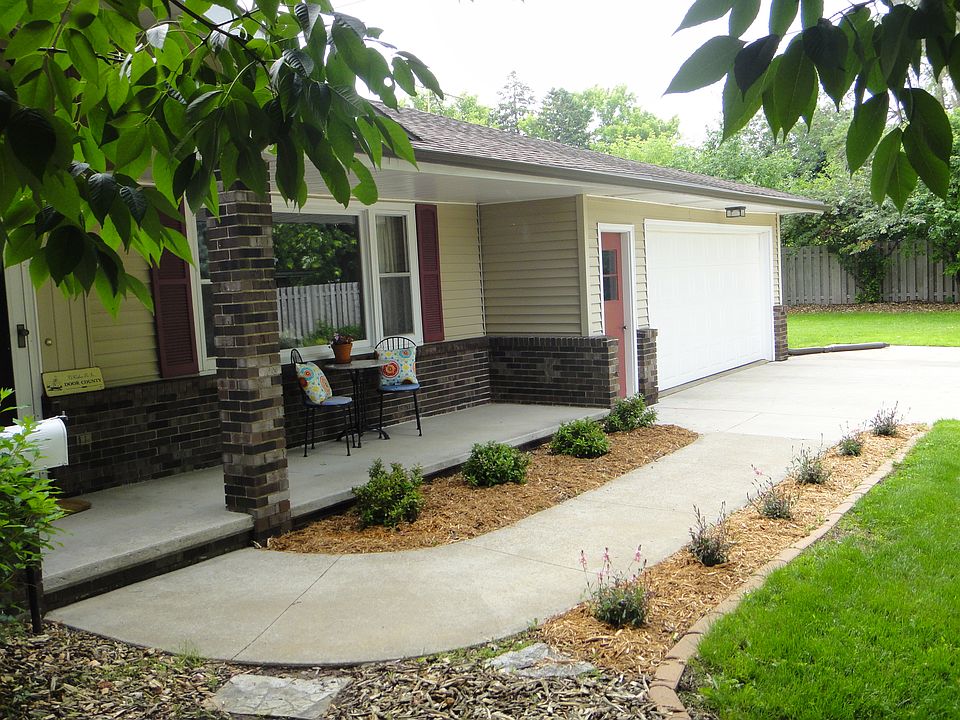 Lovely covered front porch.
