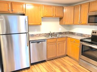 8 Summer St APT 5, Kennebunk, ME 04043