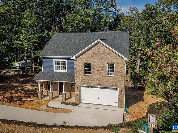 3rd image of 2201 Pearl Ln