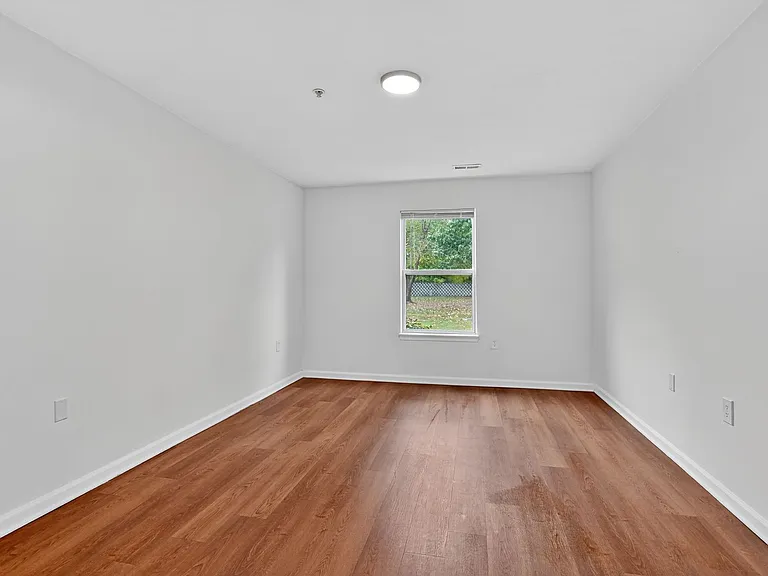 Acorn Grove Apartment Homes — Photo 38