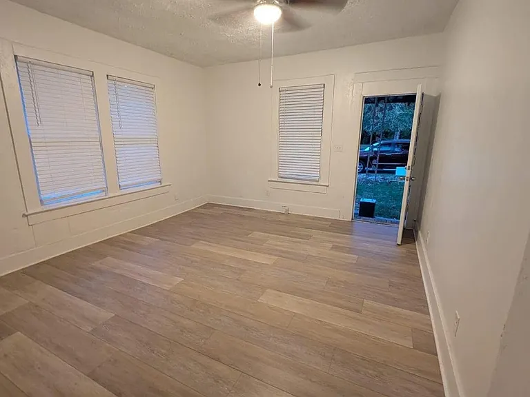 1380 Liveoak St — Photo 5