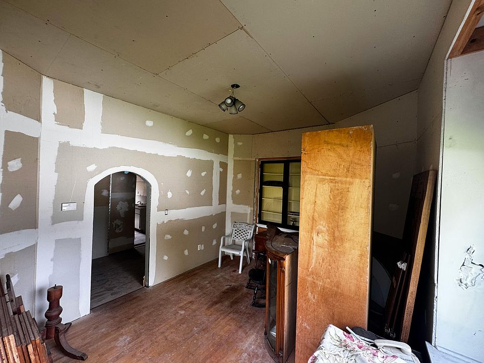 16th image of 1021 Richmont St