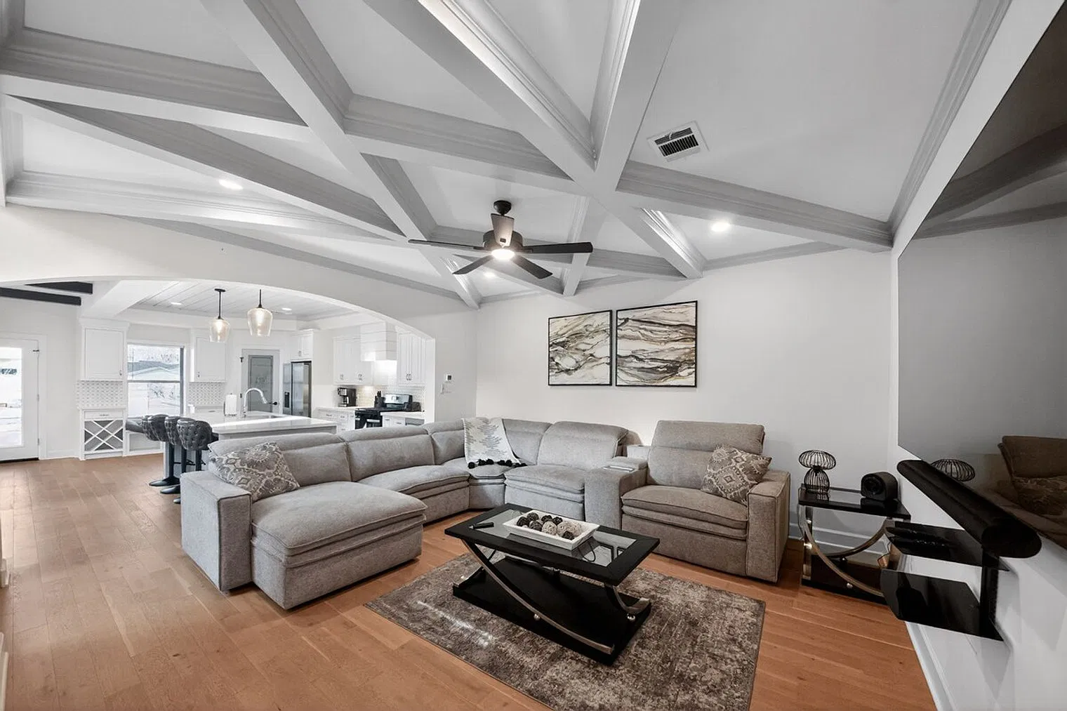 4 bed, 3.0 bath, $8,820 — Photo 3