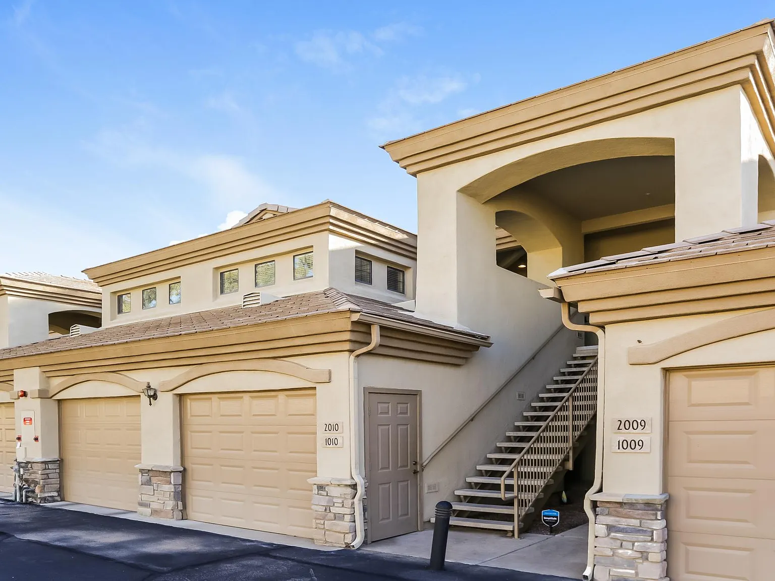 2 bed, 1057 sqft, $2,280 — Photo 3