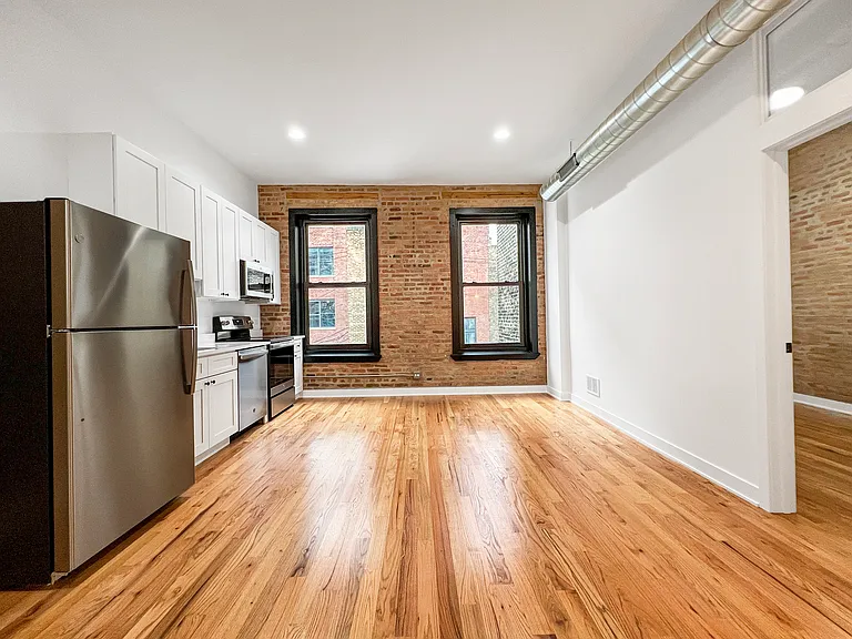309 W Chicago Ave #302 — Photo 10