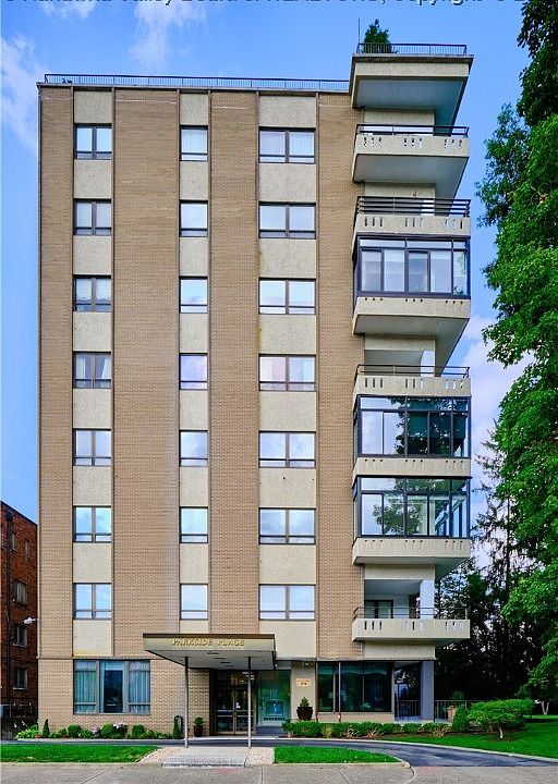 1st image of 1578 Kanawha Blvd E APT 3C