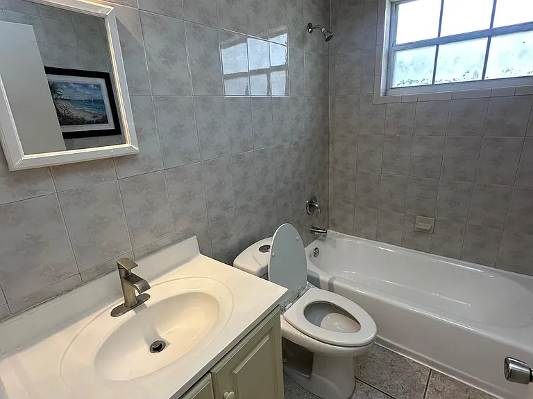 2550 NE 192nd St — Photo 9