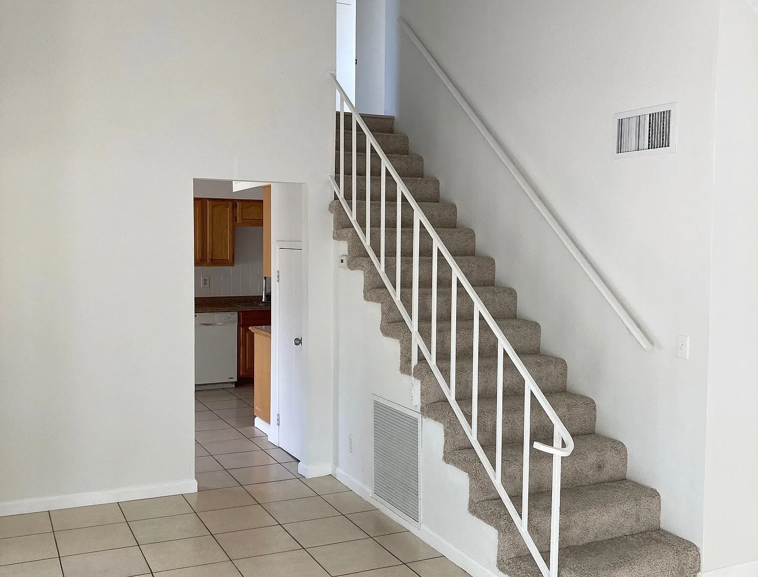 3 bed, 2.5 bath, 1365 sqft, $1,700 — Photo 4