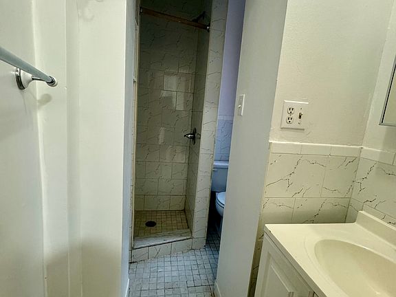 5th image of 329 Bedford Ave #A4