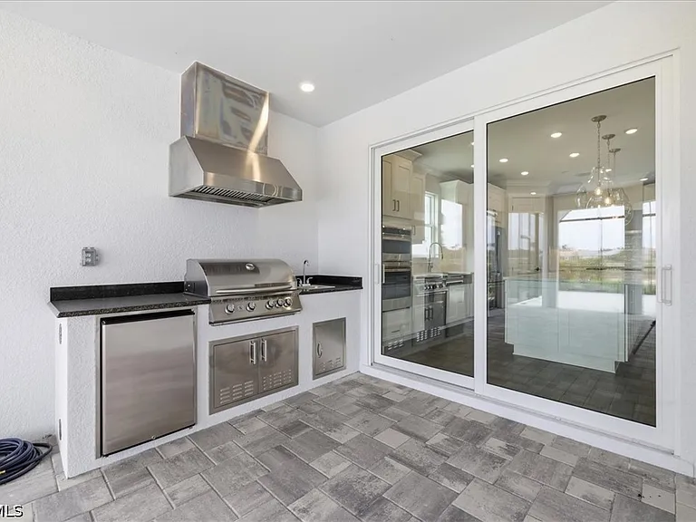 26801 Victoria Pl — Photo 29
