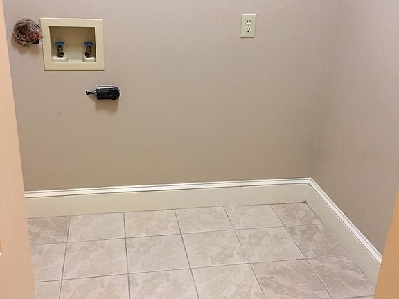 Unit A TIled utility room. Washer/dryer ready.