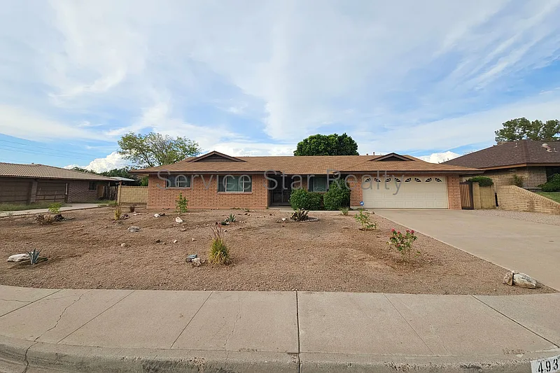 4938 E Earll Dr