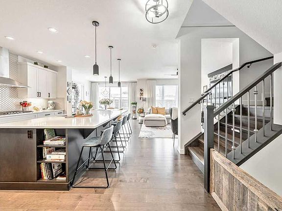 4th image of 87 S Mount Rae Hts