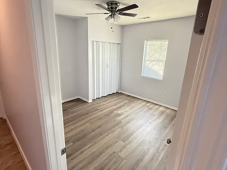 1911 E Maddox Ave #B — Photo 3