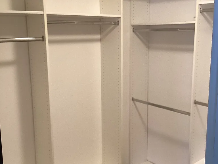 Master customized walk-in closet